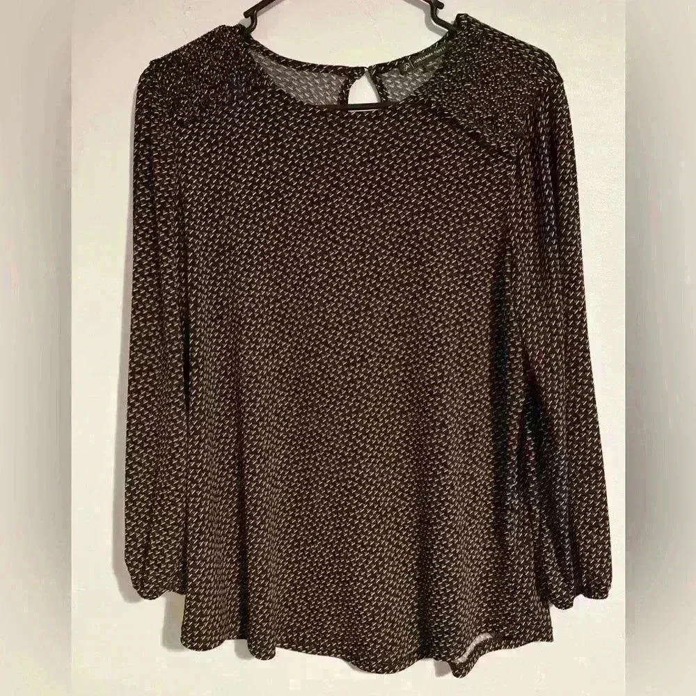 Women’s size M Adriana Papell blouse NWOT